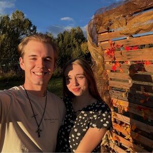 Meet your Poshers, Jasmine & Logan